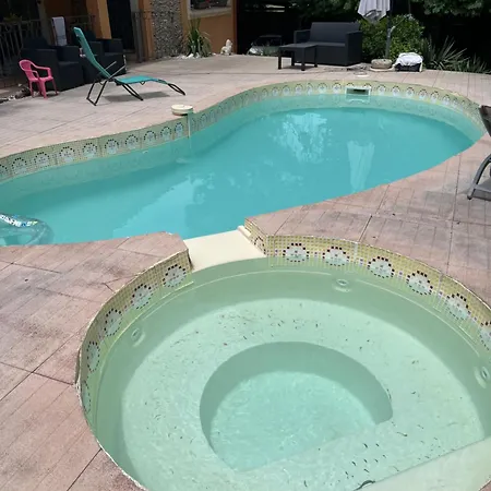 Agreables Au Calme Nocleg ze śniadaniem Nîmes